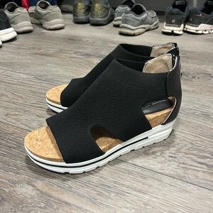 Black sandals Adrienne Vittadini Sport size 10